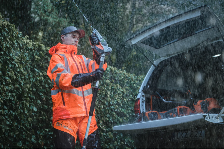 Купити Куртка від дощу Technical Vent High Viz (5976626-46). Офіційний магазин Хускварна Україна, фірмова гарантія з доставкою по Украіні