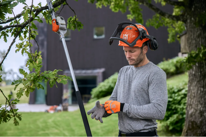 Купити Рукавиці Husqvarna Functional Light Vent, розмір 10 (5298801-10). Офіційний магазин Хускварна Україна, фірмова гарантія з доставкою по Украіні