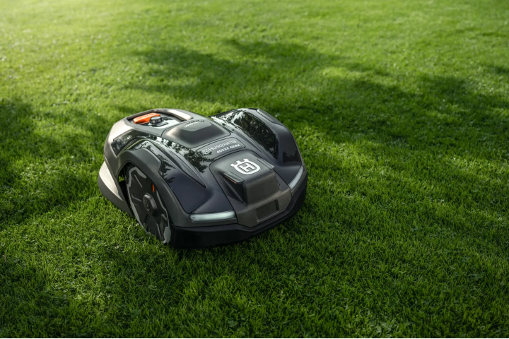 Купити Газонокосарка-робот Husqvarna AM 405XE NERA з системою EPOS (9707741-55). Офіційний магазин Хускварна Україна, фірмова гарантія з доставкою по Украіні