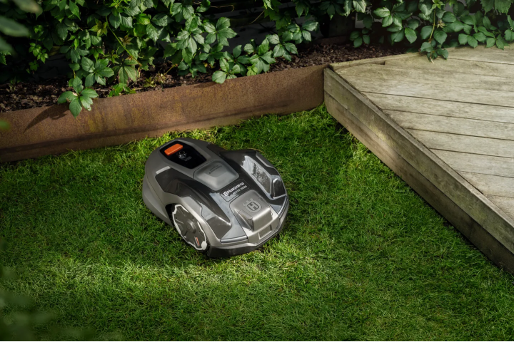 Купити Газонокосарка-робот Husqvarna AM 405XE NERA з системою EPOS (9707741-55). Офіційний магазин Хускварна Україна, фірмова гарантія з доставкою по Украіні