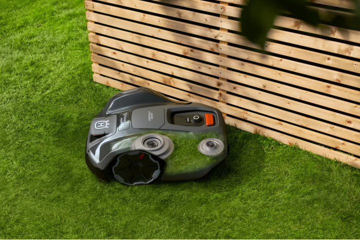 Купити Газонокосарка-робот Husqvarna AM 405XE NERA з системою EPOS (9707741-55). Офіційний магазин Хускварна Україна, фірмова гарантія з доставкою по Украіні