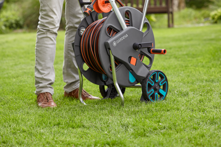 Купити Візок для шланга GARDENA AquaRoll L Easy (18520-20.000.00). Офіційний магазин Хускварна Україна, фірмова гарантія з доставкою по Украіні