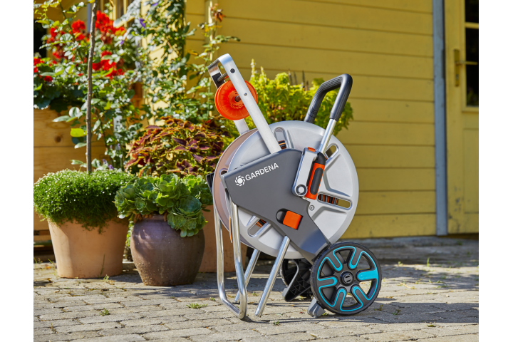 Купити Візок для шлангу GARDENA AquaRoll M EasyMetal (18547-20.000.00). Офіційний магазин Хускварна Україна, фірмова гарантія з доставкою по Украіні