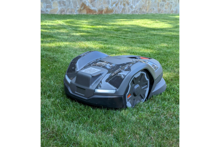 Купити Газонокосарка-робот Husqvarna AM 410XE NERA (9706544-11). Офіційний магазин Хускварна Україна, фірмова гарантія з доставкою по Украіні