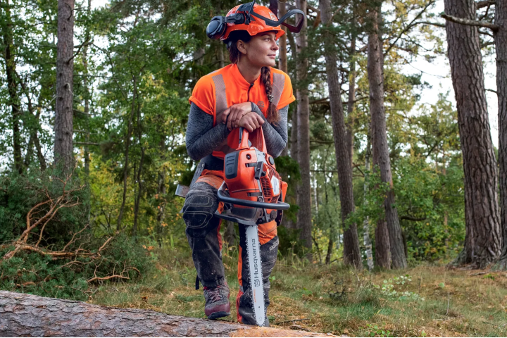 Купити Бензопила Husqvarna 550XP II (9676908-35). Офіційний магазин Хускварна Україна, фірмова гарантія з доставкою по Украіні
