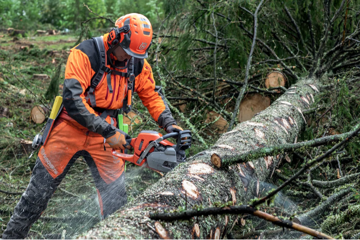 Купити Бензопила Husqvarna 550XP II (9676908-35). Офіційний магазин Хускварна Україна, фірмова гарантія з доставкою по Украіні
