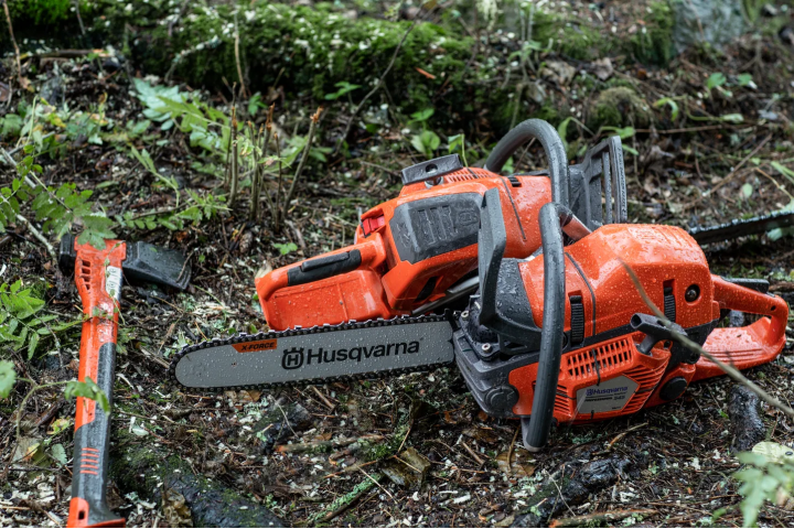 Купити Бензопила Husqvarna 550XP II (9676908-35). Офіційний магазин Хускварна Україна, фірмова гарантія з доставкою по Украіні