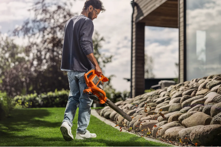Купити Акумуляторний повітродув-пилосос Husqvarna 120iBV KIT (АКБ+ЗП) (9706498-04). Офіційний магазин Хускварна Україна, фірмова гарантія з доставкою по Украіні