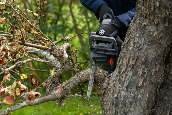 Купити Акумуляторна пила Husqvarna Aspire C15X-P4A KIT (АКБ+ЗП) (9707205-04). Офіційний магазин Хускварна Україна, фірмова гарантія з доставкою по Украіні