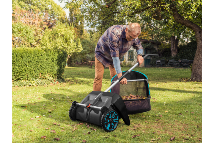 Купити Механічний збирач для листя та трави Gardena Leaf Collector (03565-20.000.00). Офіційний магазин Хускварна Україна, фірмова гарантія з доставкою по Украіні
