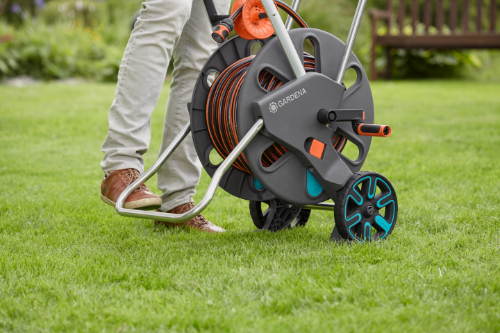 Купити Візок для шланга GARDENA AquaRoll L Easy (18520-20.000.00). Офіційний магазин Хускварна Україна, фірмова гарантія з доставкою по Украіні