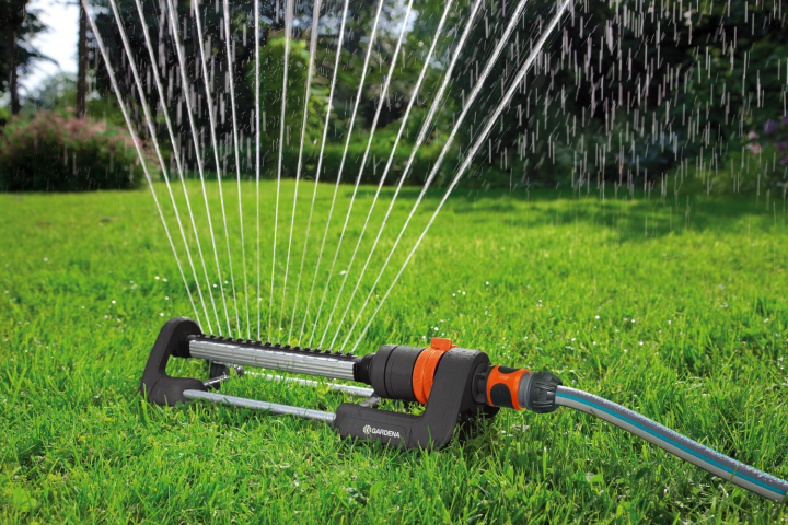 Купити Дощувач Gardena Aqua M осцилюючий (18702-20.000.00). Офіційний магазин Хускварна Україна, фірмова гарантія з доставкою по Украіні
