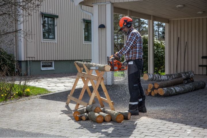 Купити Бензопила Husqvarna 120 II (9678619-03). Офіційний магазин Хускварна Україна, фірмова гарантія з доставкою по Украіні