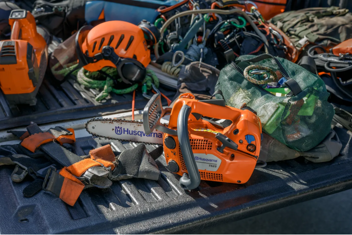 Купити Бензопила Husqvarna T525 (9707375-10). Офіційний магазин Хускварна Україна, фірмова гарантія з доставкою по Украіні