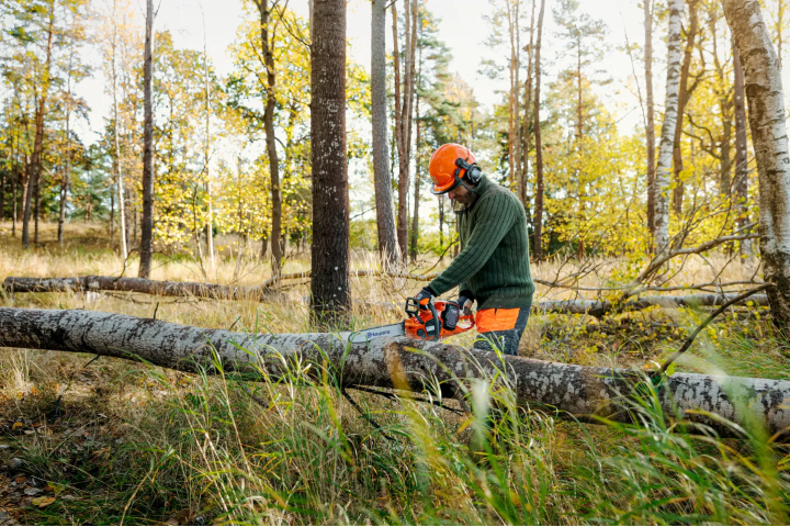 Купити Акумуляторна пила Husqvarna 435i (9707180-14). Офіційний магазин Хускварна Україна, фірмова гарантія з доставкою по Украіні
