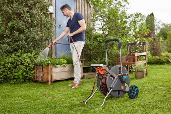 Купити Візок для шланга GARDENA AquaRoll L Easy (18520-20.000.00). Офіційний магазин Хускварна Україна, фірмова гарантія з доставкою по Украіні