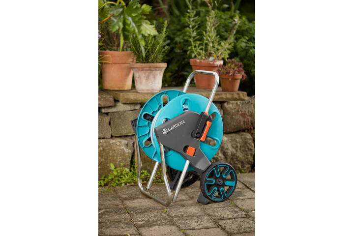 Купити Візок для шланга Gardena AquaRoll M Set + комплект для полива, 20 м (18513-20.000.00). Офіційний магазин Хускварна Україна, фірмова гарантія з доставкою по Украіні