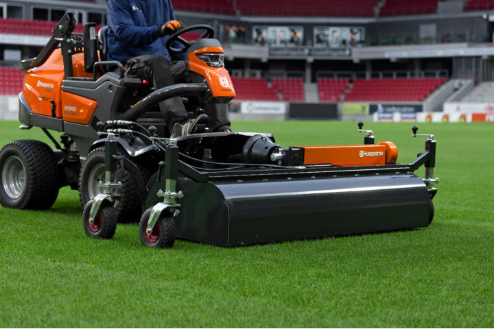 Купить Очиститель гибридного газона Husqvarna 150 см для райдеров Р 500DX-й серии (5464861-01). Официальный магазин Хускварна Украина, фирменная гарантия с доставкой по Украине.