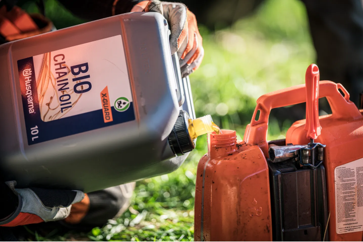 Купити Олива ланцюгова Husqvarna X-GUARD Bio 10 літрів (5964573-03). Офіційний магазин Хускварна Україна, фірмова гарантія з доставкою по Украіні