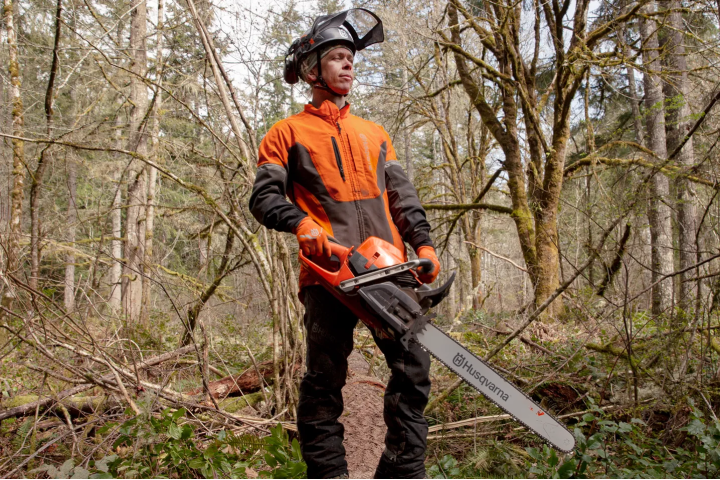 Купити Бензопила Husqvarna 585 (9704930-30). Офіційний магазин Хускварна Україна, фірмова гарантія з доставкою по Украіні