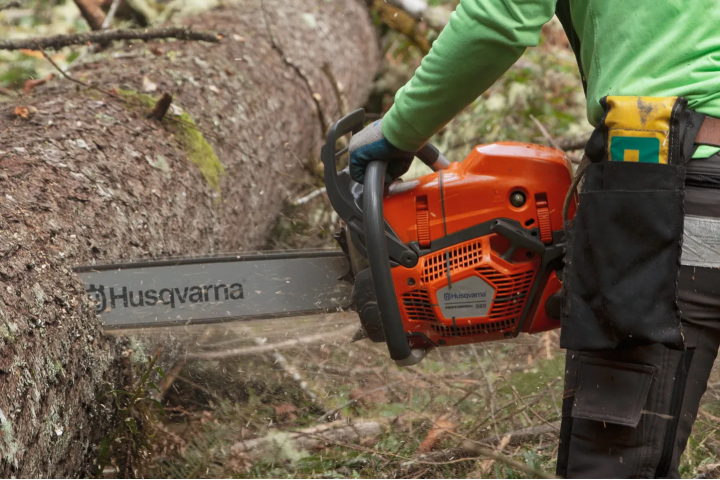 Купити Бензопила Husqvarna 585 (9704930-30). Офіційний магазин Хускварна Україна, фірмова гарантія з доставкою по Украіні