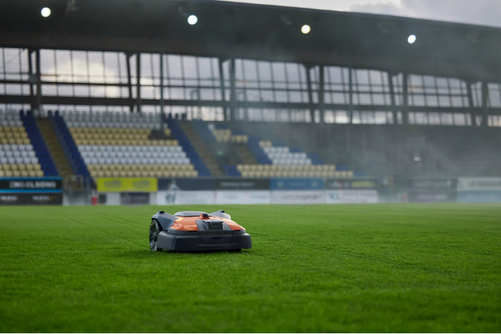 Купить Газонокосилка-робот Husqvarna AM 580 EPOS (9708038-11). Официальный магазин Хускварна Украина, фирменная гарантия с доставкой по Украине.
