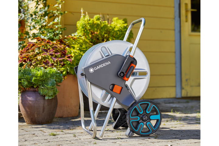 Купити Візок для шланга GARDENA AquaRoll M Metal (18540-20.000.00). Офіційний магазин Хускварна Україна, фірмова гарантія з доставкою по Украіні