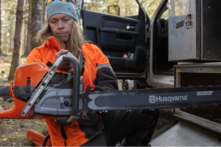 Купити Бензопила Husqvarna 592ХР (9704931-44). Офіційний магазин Хускварна Україна, фірмова гарантія з доставкою по Украіні