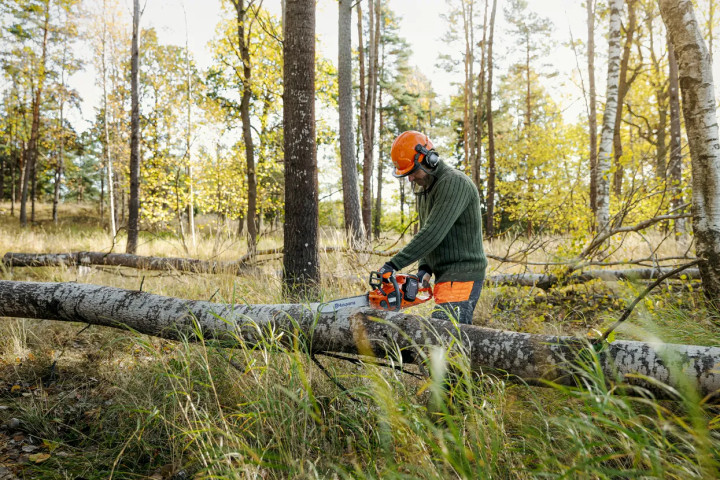 Купити Акумуляторна пила Husqvarna 340i 14" (9679879-14). Офіційний магазин Хускварна Україна, фірмова гарантія з доставкою по Украіні