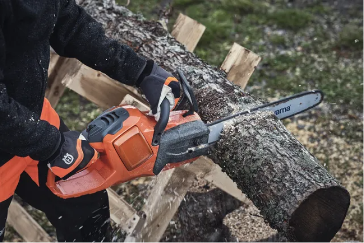 Купити Акумуляторна пила Husqvarna 340i 14" (9679879-14). Офіційний магазин Хускварна Україна, фірмова гарантія з доставкою по Украіні