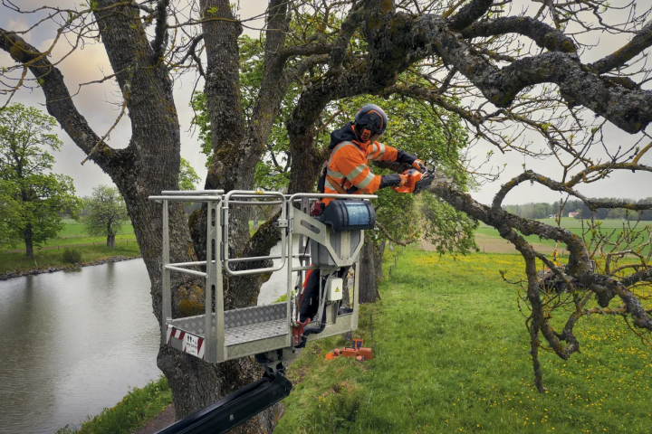 Купити Бензопила Husqvarna 540XP III (9705181-14). Офіційний магазин Хускварна Україна, фірмова гарантія з доставкою по Украіні