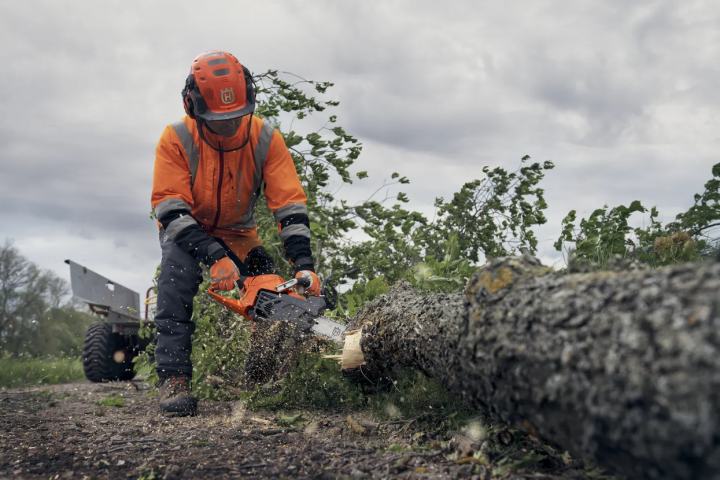 Купити Бензопила Husqvarna 540XP III (9705181-14). Офіційний магазин Хускварна Україна, фірмова гарантія з доставкою по Украіні
