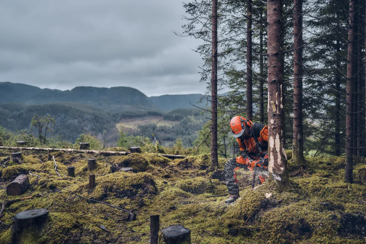 Купити Бензопила Husqvarna 540XP III (9705181-14). Офіційний магазин Хускварна Україна, фірмова гарантія з доставкою по Украіні