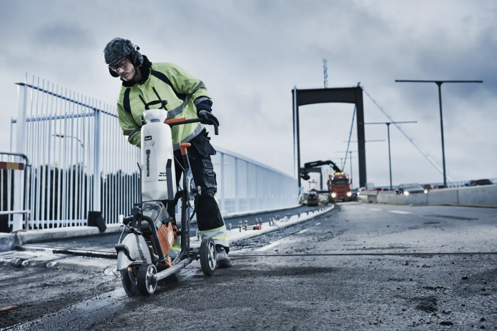 Купить Бензорез Husqvarna K770, 14"/350мм (9676821-01). Официальный магазин Хускварна Украина, фирменная гарантия с доставкой по Украине.