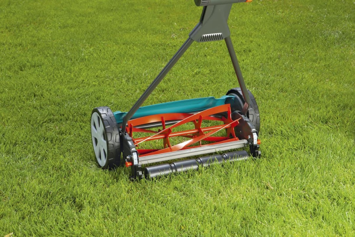 Купити Газонокосарка механічна Gardena Classic 400 (04018-20.000.00). Офіційний магазин Хускварна Україна, фірмова гарантія з доставкою по Украіні