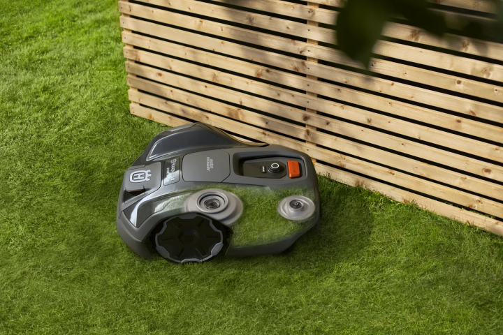 Купить Газонокосилка-робот Husqvarna AM 305E NERA с системой EPOS (9707740-55). Официальный магазин Хускварна Украина, фирменная гарантия с доставкой по Украине.