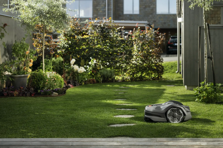 Купить Газонокосилка-робот Husqvarna AM 305E NERA с системой EPOS (9707740-55). Официальный магазин Хускварна Украина, фирменная гарантия с доставкой по Украине.