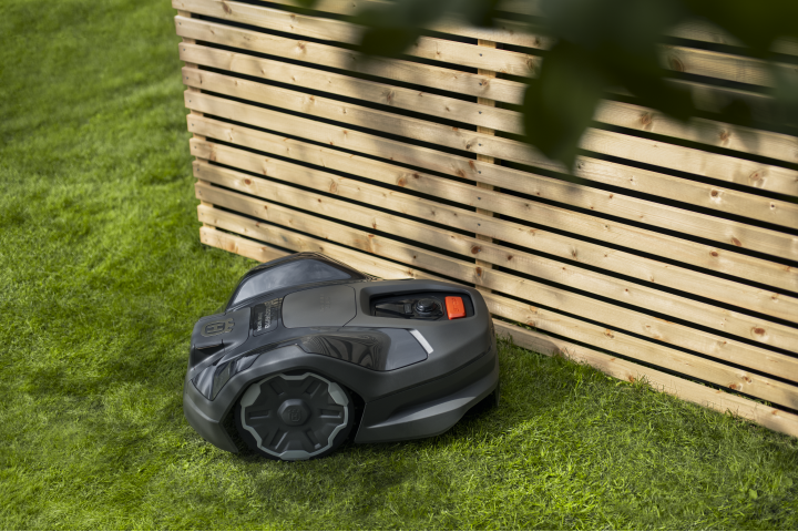Купить Газонокосилка-робот Husqvarna AM 310E NERA с системой EPOS (9706541-55). Официальный магазин Хускварна Украина, фирменная гарантия с доставкой по Украине.