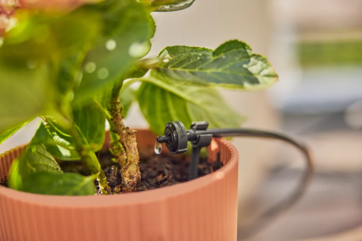 Купити Комплект поливу Gardena Micro-Drip-System Balcony Set на 15 рослин (13401-20.000.00). Офіційний магазин Хускварна Україна, фірмова гарантія з доставкою по Украіні