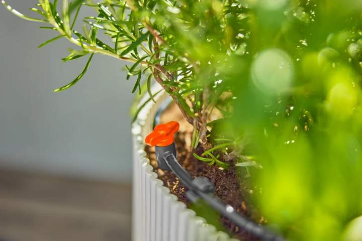 Купити Комплект поливу Gardena Micro-Drip-System Balcony Set на 15 рослин (13401-20.000.00). Офіційний магазин Хускварна Україна, фірмова гарантія з доставкою по Украіні