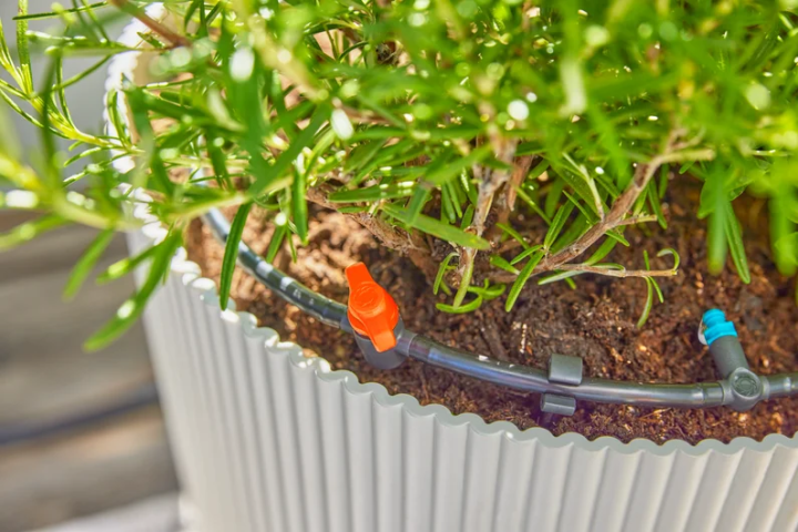 Купити Комплект поливу Gardena Micro-Drip-System Terrace Set на 30 рослин (13400-20.000.00). Офіційний магазин Хускварна Україна, фірмова гарантія з доставкою по Украіні