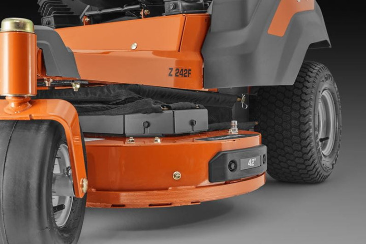 Купити Косарка з нульовим розворотом Husqvarna Z 242F (9676657-03). Офіційний магазин Хускварна Україна, фірмова гарантія з доставкою по Украіні