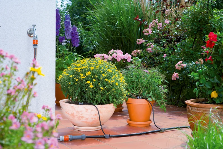 Купити Крапельниця Gardena Micro-Drip-System кінцева вирівнююча тиск 2 л/год (упаковка 10 од.) (08310-29.00.00). Офіційний магазин Хускварна Україна, фірмова гарантія з доставкою по Украіні