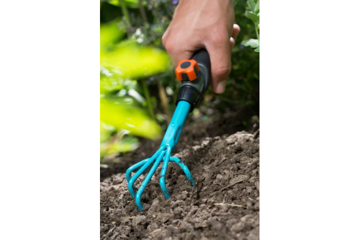 Купити Прополювач ручний Gardena Combisystem 7 см, 5 зубів (08923-20.000.00). Офіційний магазин Хускварна Україна, фірмова гарантія з доставкою по Украіні