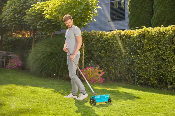 Купити Розкидувач-сівалка Gardena Combisystem , 40 см, 3 л (00420-20.000.00). Офіційний магазин Хускварна Україна, фірмова гарантія з доставкою по Украіні