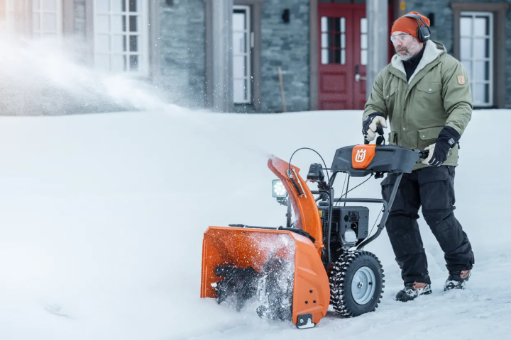 Купити Снігоочисник Husqvarna ST 269 (9707873-01). Офіційний магазин Хускварна Україна, фірмова гарантія з доставкою по Украіні